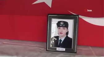 Depremde hayatını kaybeden polis memuru anne ve iki kızı Marmaris'te toprağa verildi