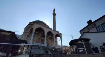 Kosova'da 900 camide depremde hayatını kaybedenler için dualar okundu