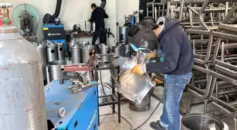 Nazilli'de meslek lisesiler depremzedeler için ünlü Bozdoğan sobası üretiyor