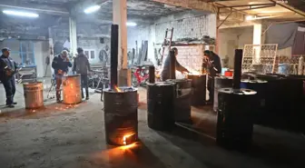 Akhisar'da Depremzedeler İçin Üretilen Varil Sobalar Yola Çıktı
