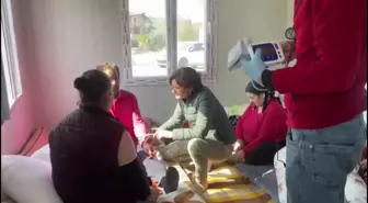 Canan Kaftancıoğlu, Hatay'da Enkazdan Kendi İmkanlarıyla Çıkan 67 Yaşındaki Depremzedeyi Muayene Etti