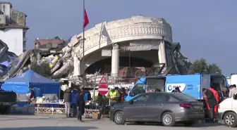 Depremin Ardından Antakya'da Tarihi Binalar da Yıkıldı… Mahalle Muhtarı Yavrun: 'Bırakıp Gidemem Her Şeyim Burada, Dünyamız Aşağıda'