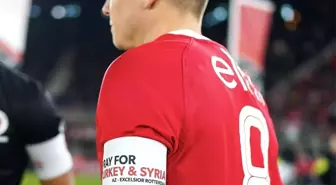 Jordy Clasie'den formasını isteyen küçük taraftara: 'Formalar Türkiye'ye destek için satılacak'