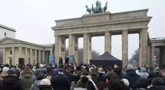 Türkiye ve Suriye'deki Depremlerde Hayatını Kaybedenler Berlin'de Anıldı