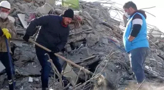 83 saat sonra enkazdan çıkarıldı! Taburcu edilir edilmez çöken binalarda insanları aramaya koştu