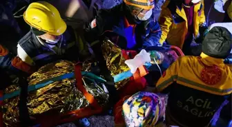 Depremden 170 saat sonra bir kadın daha enkazdan sağ çıkarıldı