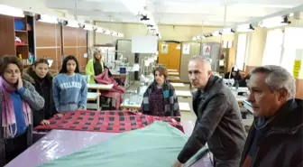 Salihli'de depremzedeler için soba ve uyku tulumu üretiliyor