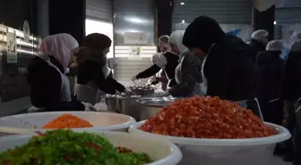 Suriye'deki Yerel Yardım Kuruluşları Depremzedeler İçin Var Gücüyle Çalışıyor