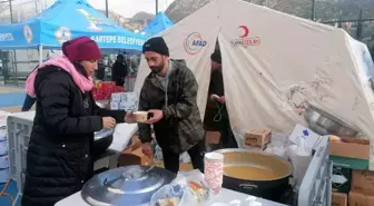 Kartepe Belediyesi Defne'de yaraları sarıyor