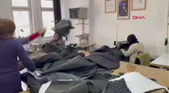 NİĞDELİ KADINLAR DEPREM BÖLGESİNE UYKU TULUMU DİKİYOR