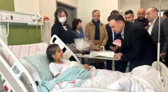 AK Parti'li Baybatur'dan yaralı depremzedelere hastanede ziyaret