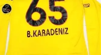 Batuhan Karadeniz'den depremzedelere Eskişehirspor formalı destek