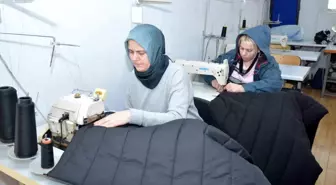 Erenler Halk Eğitimi Merkezi, depremzedeleri uyku tulumlarıyla soğuktan koruyacak