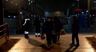 İSTANBUL-YENİKAPI İDO İSKELESİ'NE FERİBOTLA 35 DEPREMZEDE GETİRİLDİ