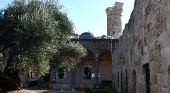 Tarihi Sarı Selim Camiinin minaresi asrın felaketine dayanamadı