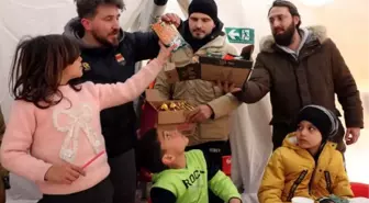 HOLLANDA'DAN GELEN 4 GURBETÇİ, YARDIM İÇİN KAHRAMANMARAŞ'TA