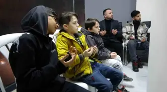 Pendik'te 30 depremzede, depremde hayatını kaybedenler için düzenlenen mevlide katıldı