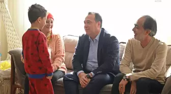 Belediye Başkanı Dutlulu, Akhisar'da Evlere Yerleştirilen Depremzedeleri Ziyaret Etti