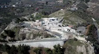 Hatay'daki Darb-ı Sak Kalesi ve Bayezid-i Bistami Türbesi de depremde yıkıldı, haberi duyan ziyarete geliyor
