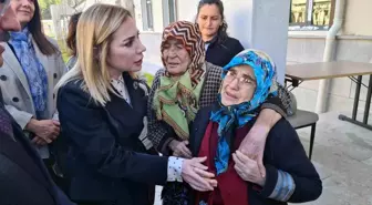 AK Parti Muğla Milletvekili Gökcan Fethiye'de depremzede aileleri ziyaret etti