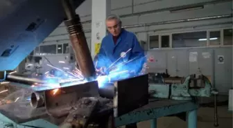 AVCILAR'DAKİ LİSEDEN DEPREM ÇADIRI İSKELETİ
