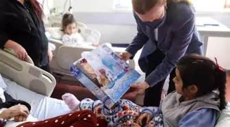 DEÜ Rektörü Hotar'dan depremzedelere moral ziyareti