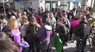 İzmirli Kadınlardan Hükümete 'Deprem' Protestosu