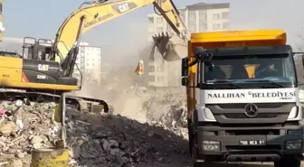 Nallıhan Belediyesi deprem bölgelerindeki çalışmalarını sürdürüyor