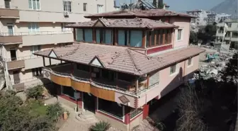 ANTAKYA'DAKİ BU MAHALLEDE SADECE İKİ BİNA HASAR ALMADI