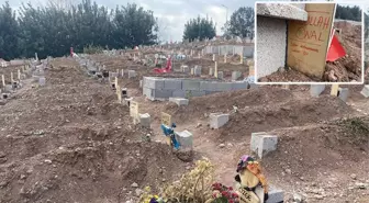 Osmaniye'deki deprem mezarlarının üzerine bırakılanlar duygulandırdı: Süper kahramanım, babam