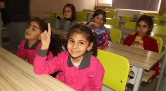 BURDUR'DA DEPREMZEDE ÖĞRENCİLER DERSBAŞI YAPTI