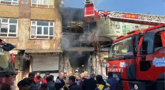 İş merkezinde çıkan yangında 5 iş yeri zarar gördü