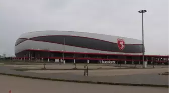 Samsun 19 Mayıs Stadyumu'ndaki çatlaklar dikkat çekti