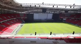 Son teknolojiyle yapılmıştı! Samsun'daki akıllı stadın zemini kaydı, duvarlar çatladı
