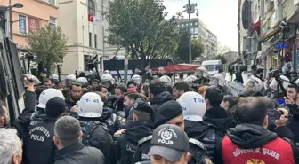 Üniversite Öğrencilerinin, Kadıköy'de Uzaktan Eğitim Kararı Protestosuna Polis Müdahalebi: 23 Kişi Gözaltına Aldı