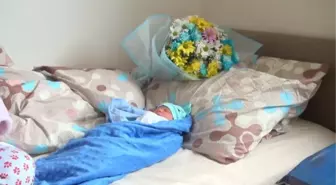 KAHRAMANMARAŞ'TA DEPREMİ YAŞAYIP, GÜMÜŞHANE'DE 4'ÜNCÜ ÇOCUKLARINI KUCAKLADILAR