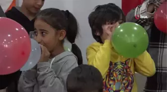 Karagöz ve Hacivat depremzede çocukların yüzünü güldürdü