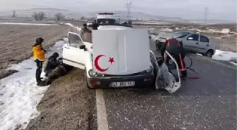 Kütahya'da otomobiller çarpıştı: 5 yaralı