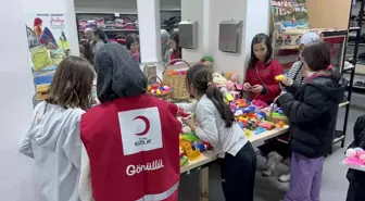 Sındırgılı öğrenciler depremzede çocuklara oyuncaklarını gönderdi