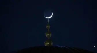 Ay, Venüs ve Jüpiter yakınlaşması Taksim Camii ile birlikte görüntülendi