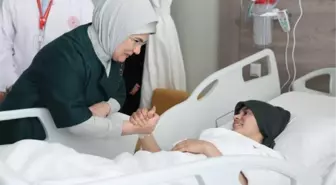 Cumhurbaşkanı Erdoğan, Aleyna'yı hastanede ziyaret etti (2)
