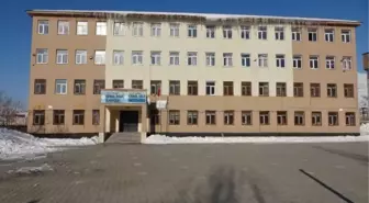 HAKKARİ'DE 3 OKUL, 'DEPREM RİSKİ' NEDENİYLE TAHLİYE EDİLDİ