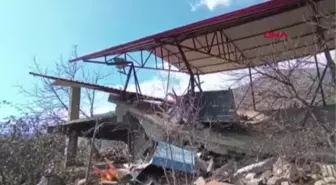 TATİLE GİTTİĞİ HATAY'DA DEPREME YAKALANAN HAVVA : KAPI SIKIŞTI BALTAYLA KIRDIK