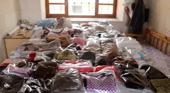Viranşehirli kadınlar depremzedeler için kışlık giysi üretiyor