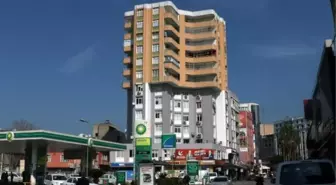 ADANA'DA TARTIŞILAN BİNADAKİ GÖRÜNTÜ 'BOYA KRİZİ' İLE ORTAYA ÇIKMIŞ