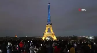 Eyfel Kulesi, Ukrayna bayrağının renkleriyle ışıklandırıldı