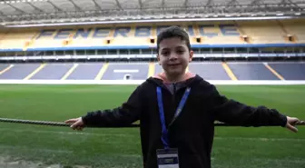 Fenerbahçe Kulübü, enkazdan kurtarılan Kuzey Koşar ve ailesini Ülker Stadı'nda ağırladı