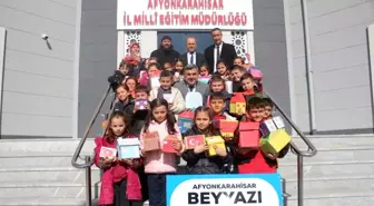 Minik yürekleri depremzedeler için attı