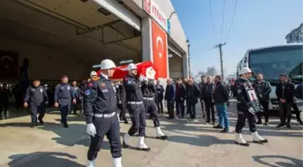 Yangına giderken kalp krizinden ölen itfaiye eri, toprağa verildi