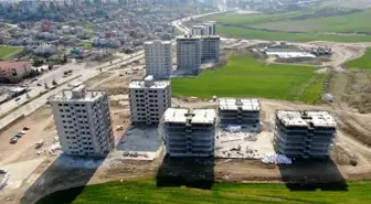 Adana'da yapımı devam eden inşaatlar durduruldu